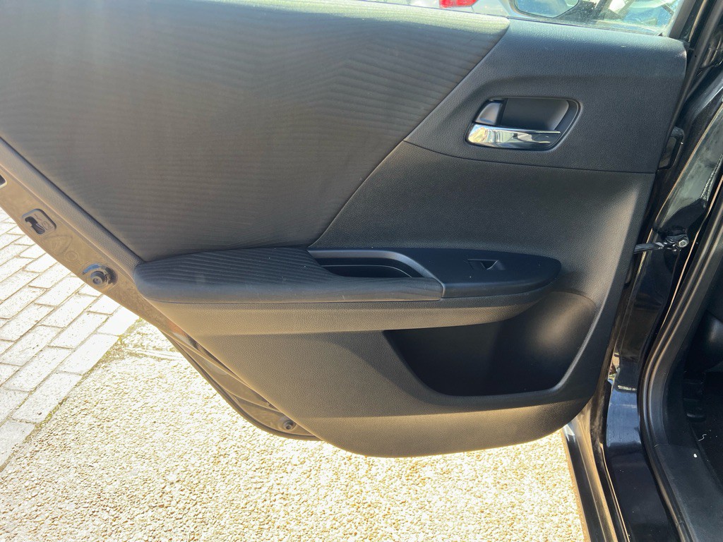 2016 Honda Accord Image 18