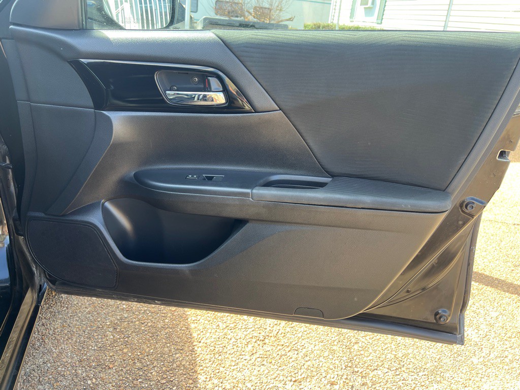 2016 Honda Accord Image 23