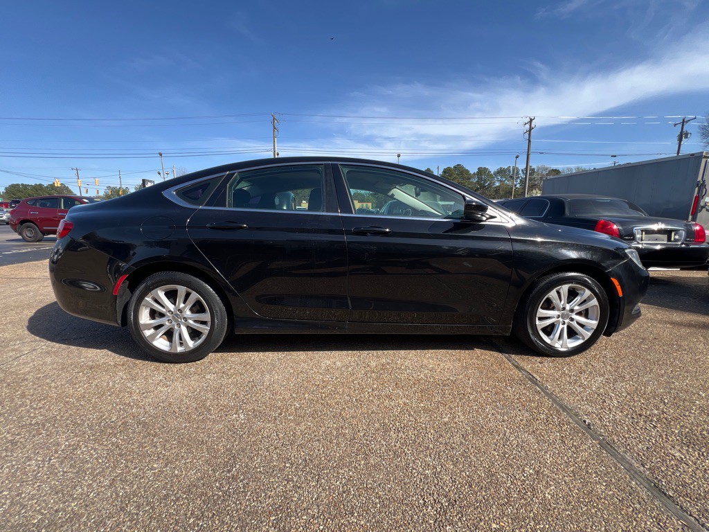 2015 Chrysler 200 Image 4