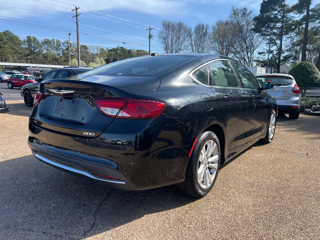 2015 Chrysler 200 Image 5
