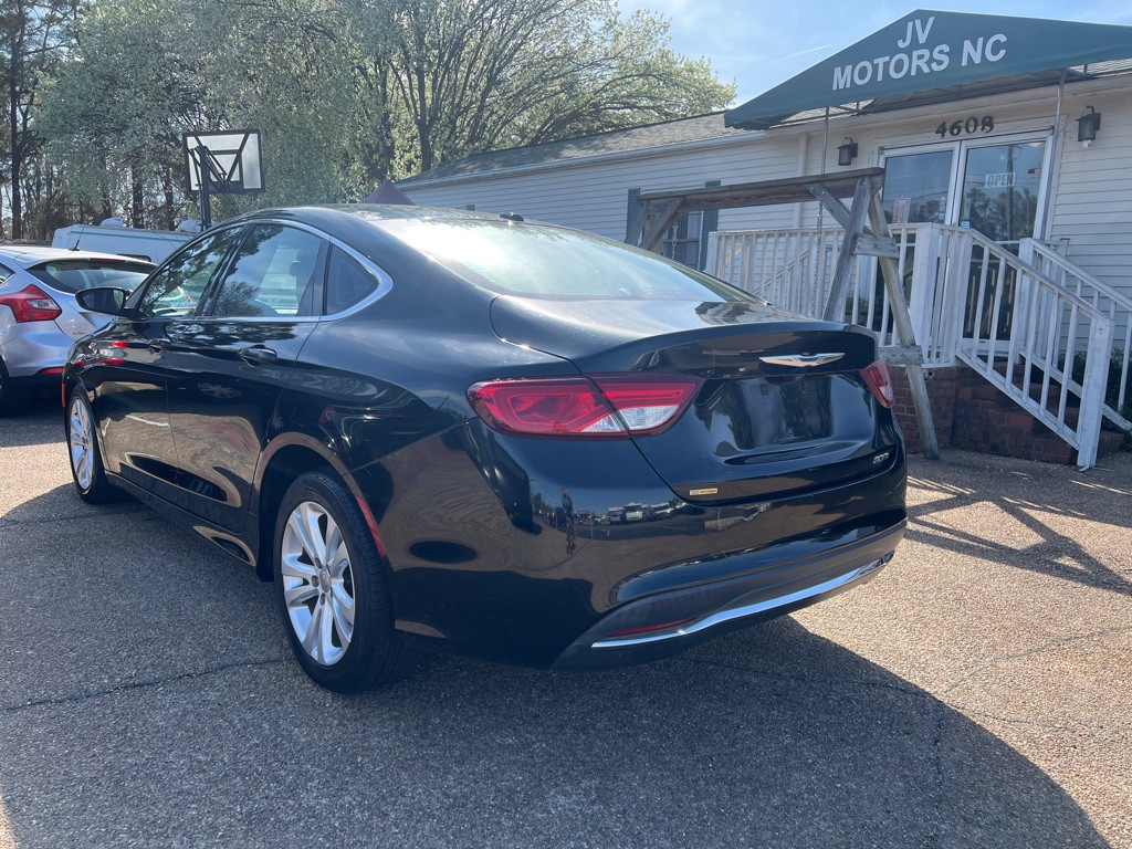 2015 Chrysler 200 Image 7