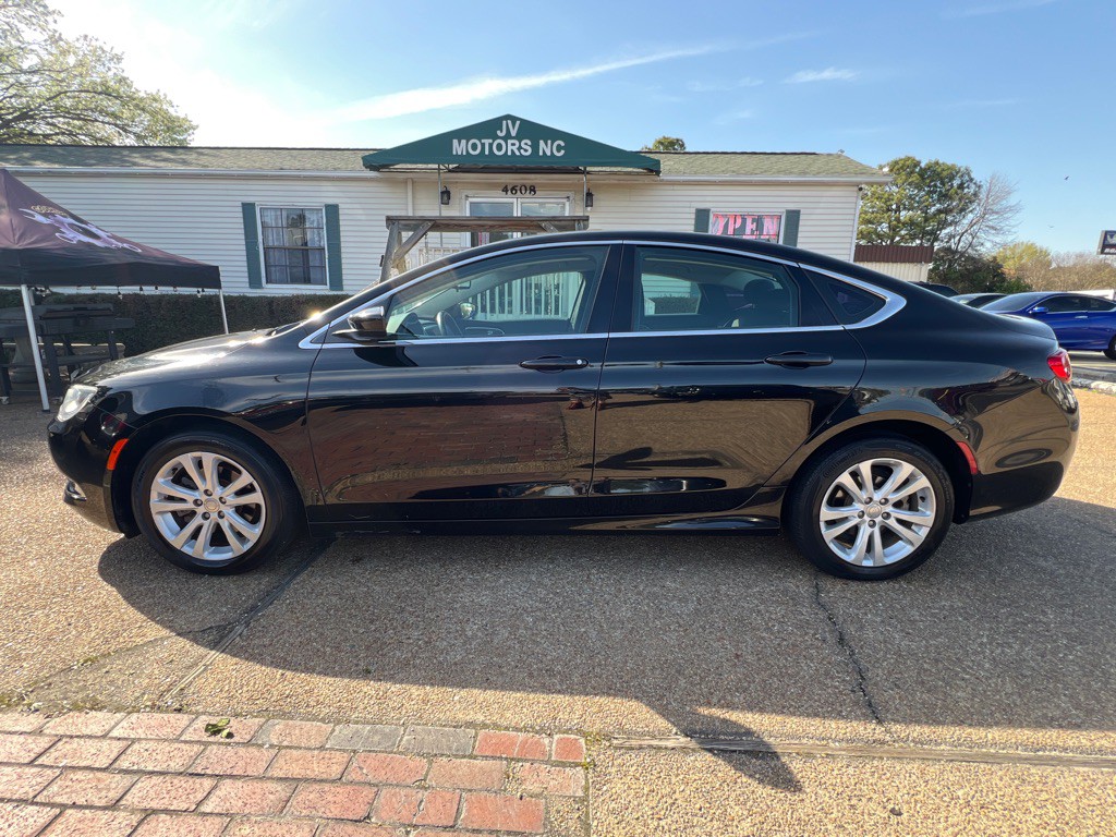 2015 Chrysler 200 Image 8