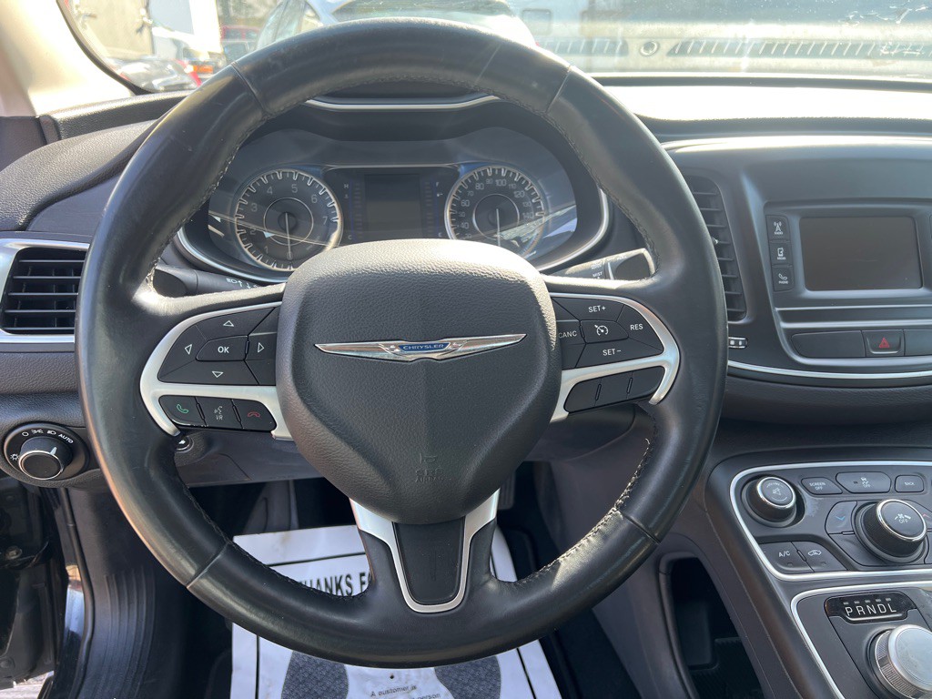 2015 Chrysler 200 Image 12