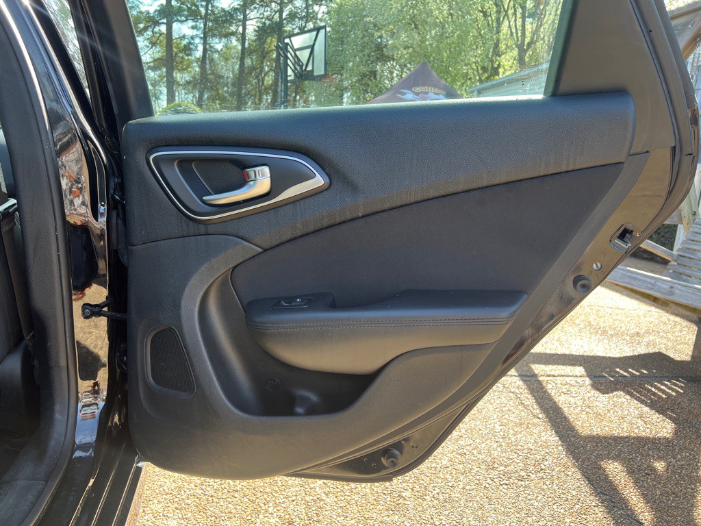 2015 Chrysler 200 Image 20