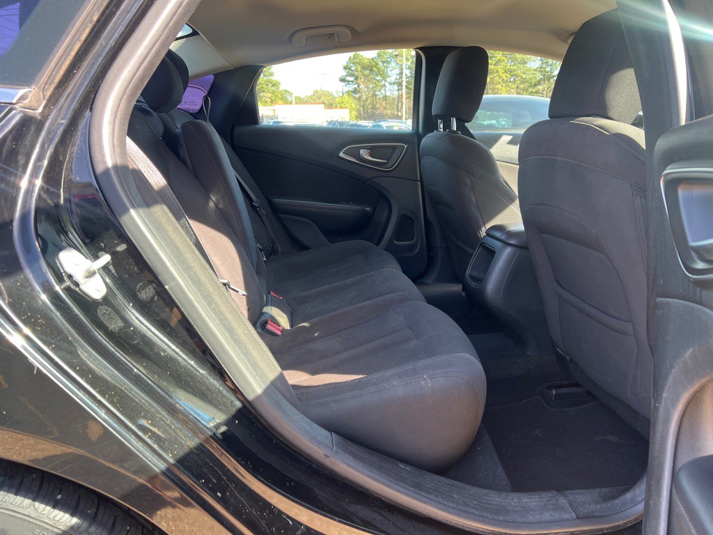 2015 Chrysler 200 Image 21