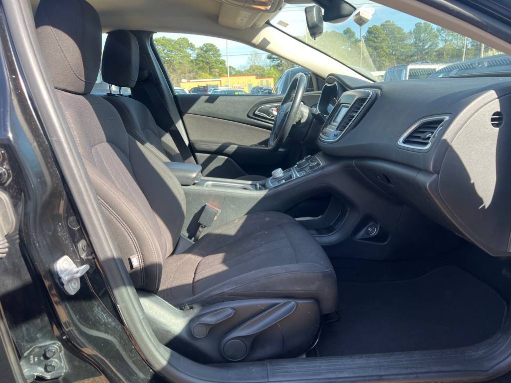 2015 Chrysler 200 Image 23