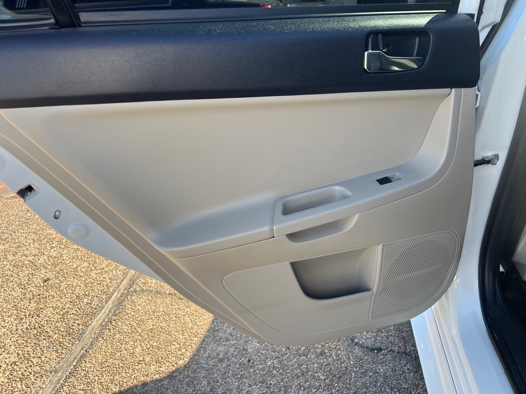 2015 Mitsubishi Lancer Image 17