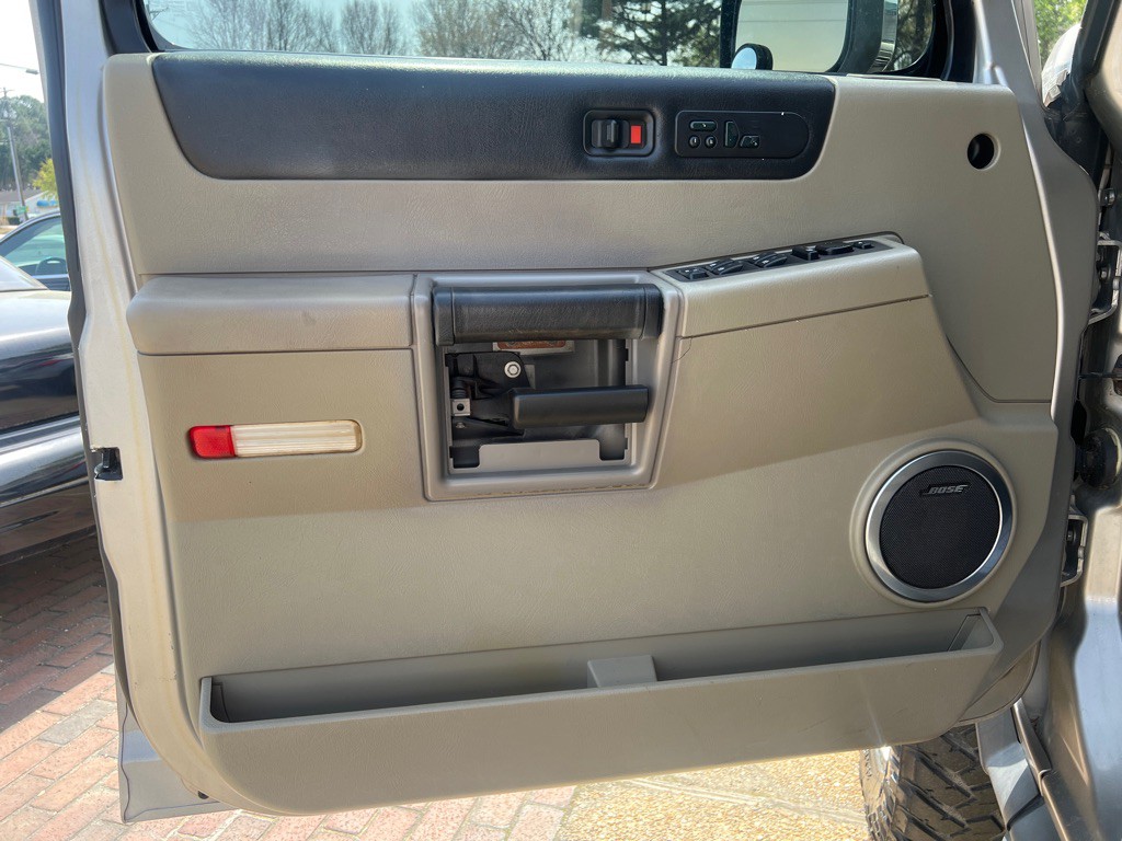 2003 HUMMER H2 Image 9