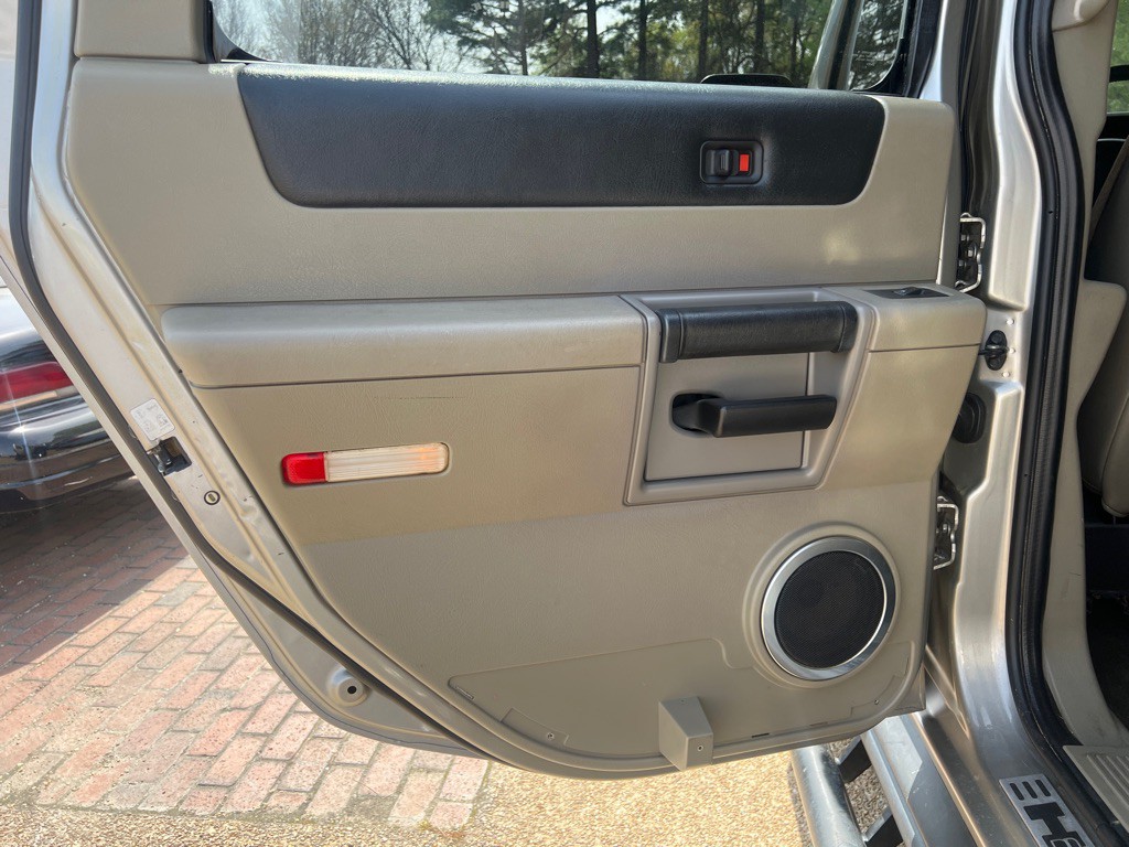 2003 HUMMER H2 Image 18