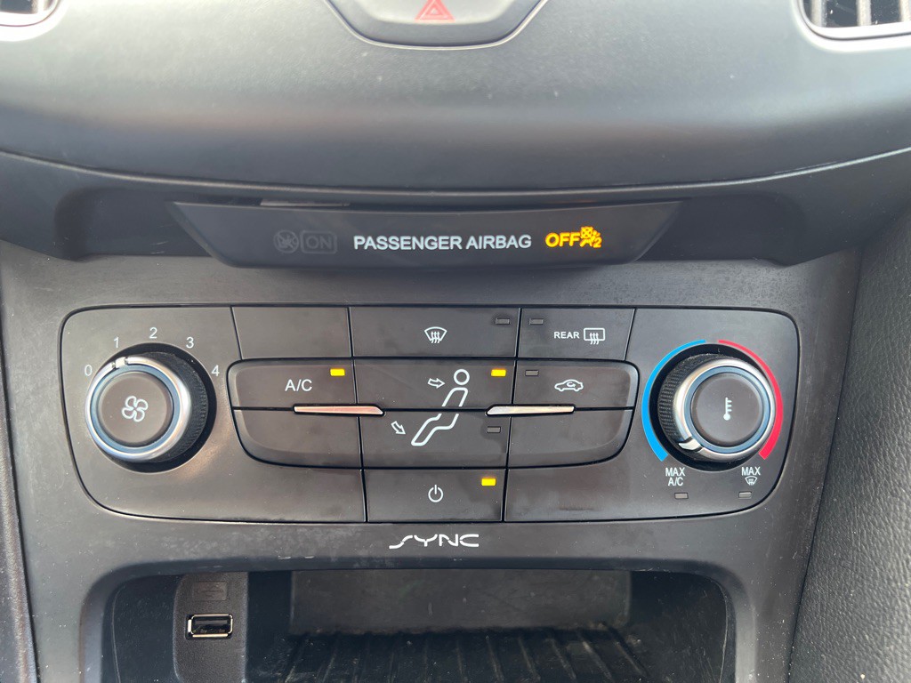 2015 Ford Focus Image 16