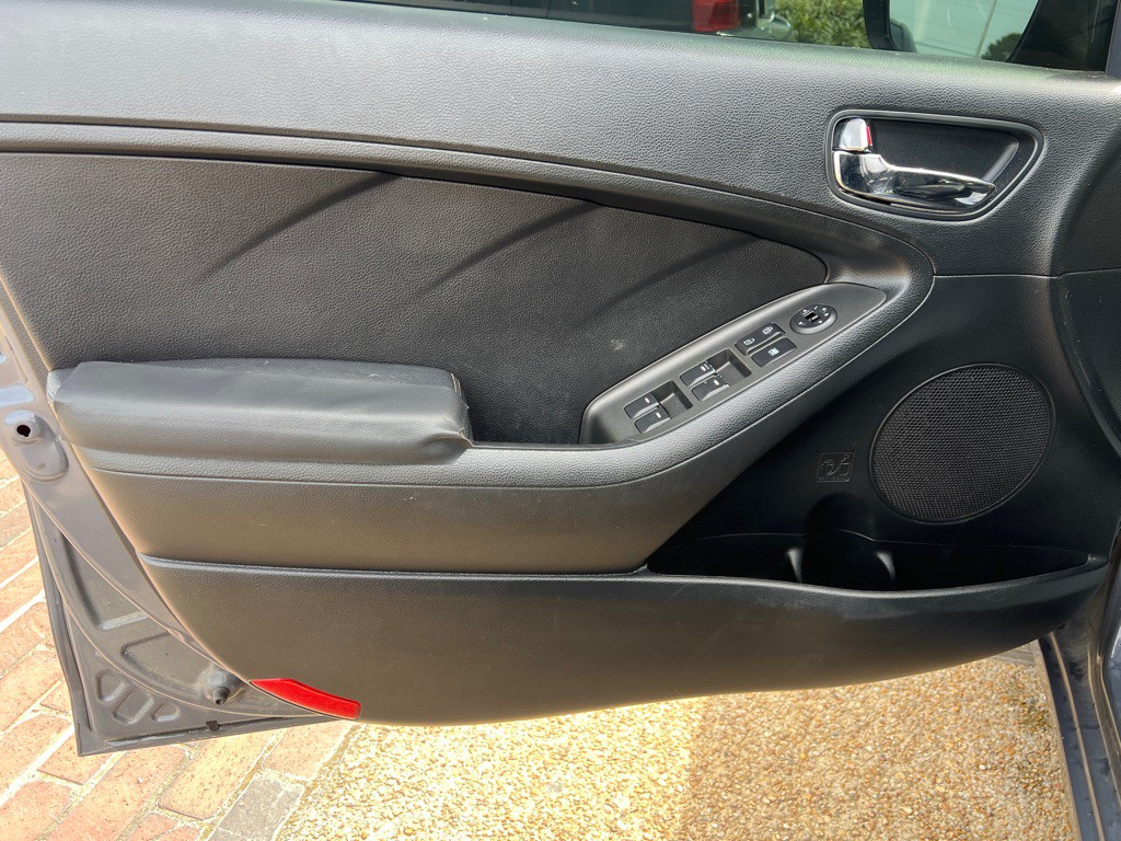 2016 Kia Forte Image 8
