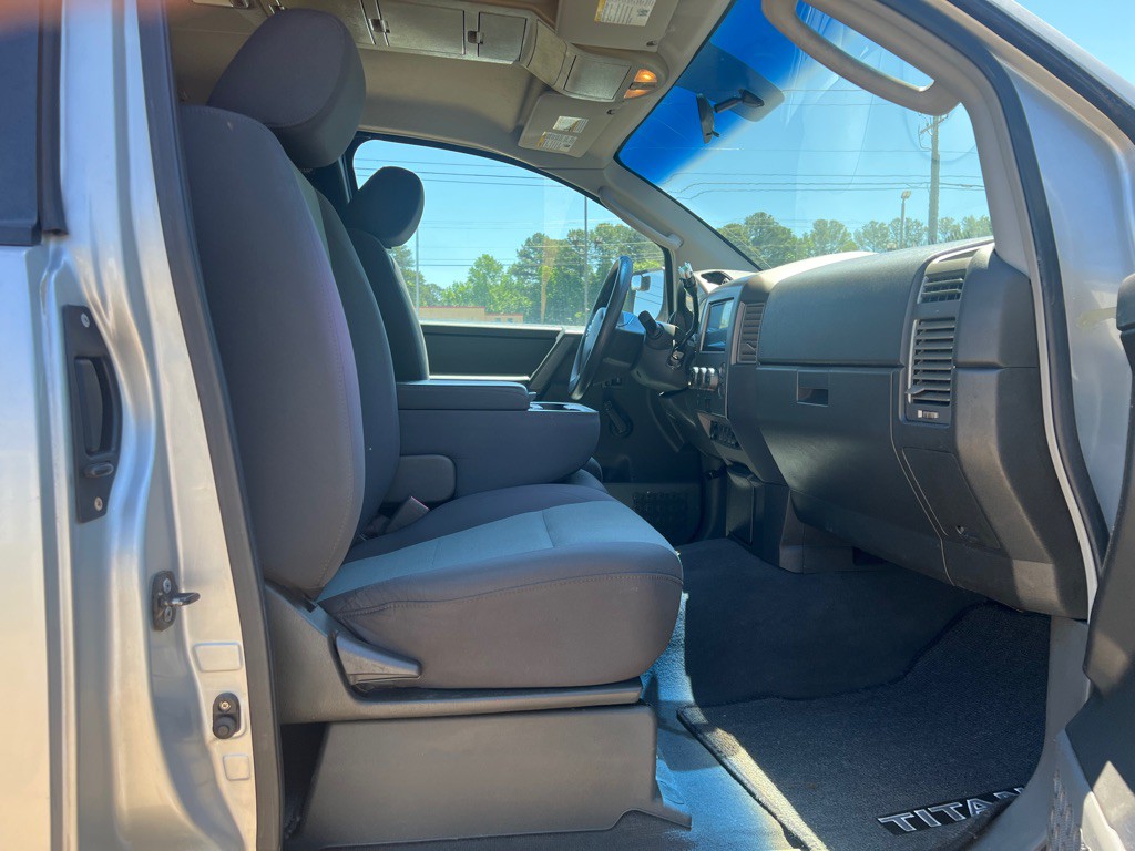 2006 Nissan Titan Image 21