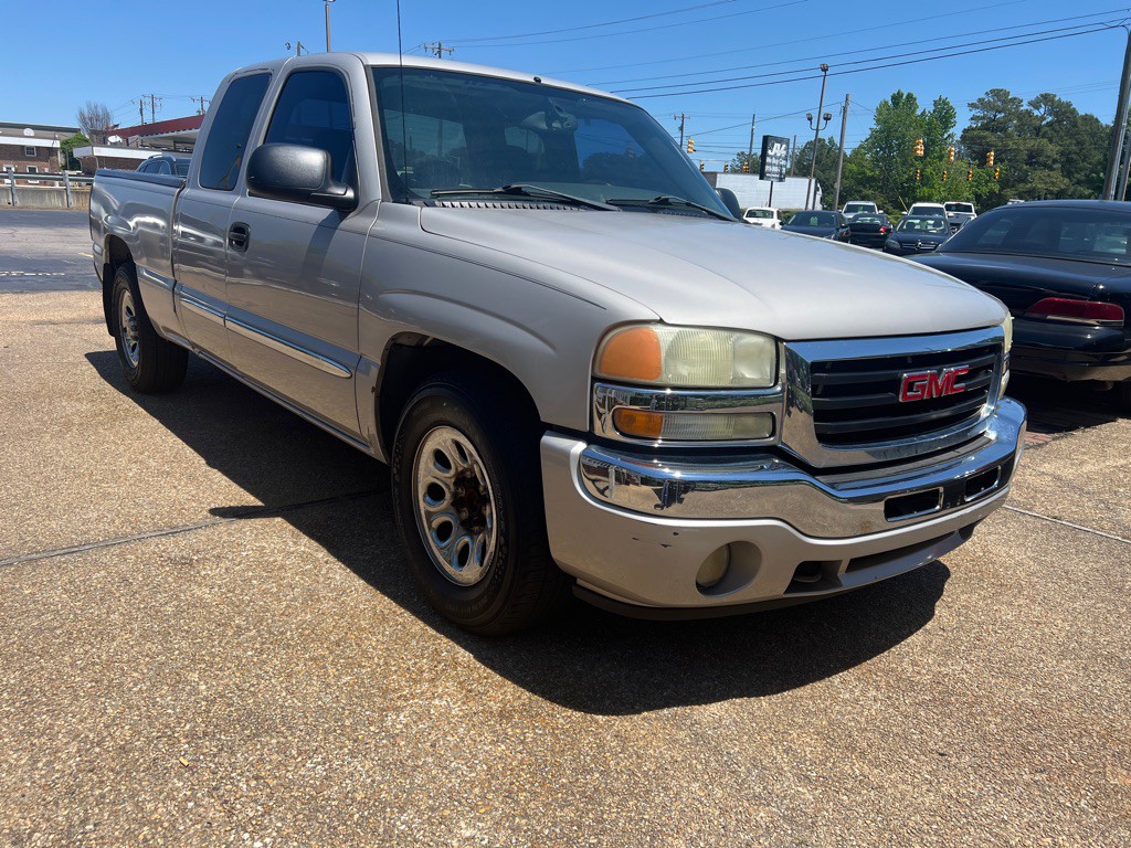 2005 GMC Sierra Image 3
