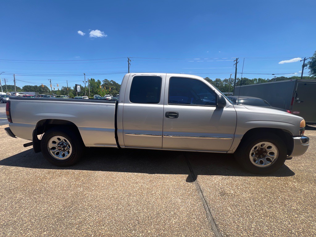 2005 GMC Sierra Image 4