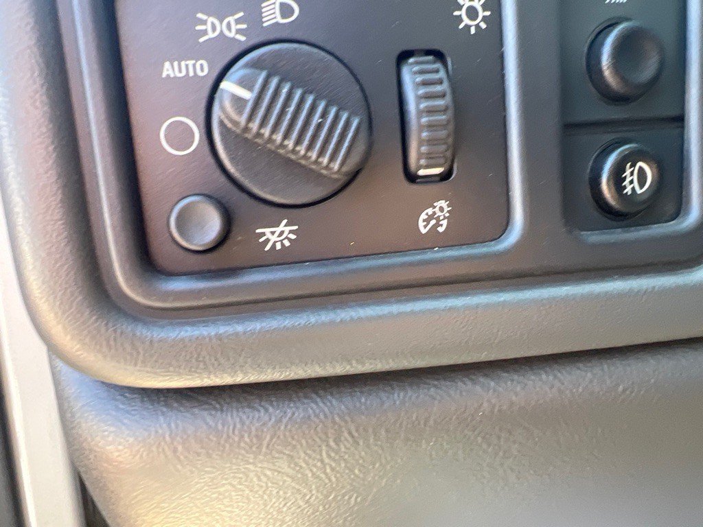 2005 GMC Sierra Image 11