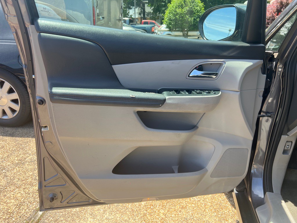 2015 Honda Odyssey Image 9