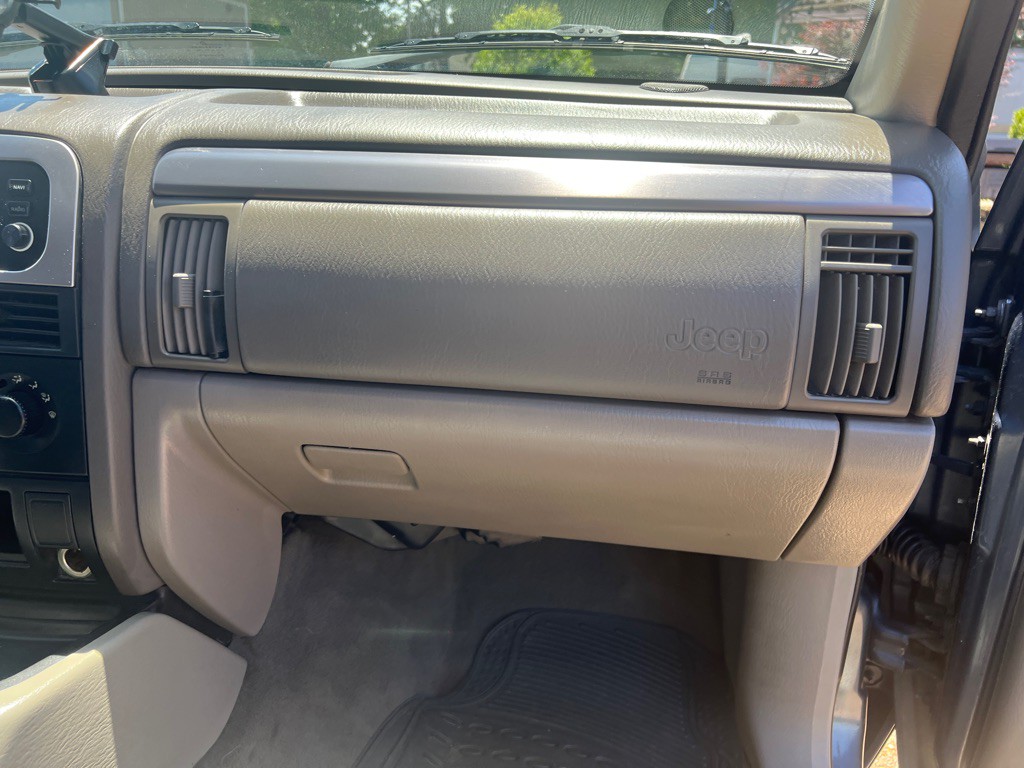 2004 Jeep Grand Cherokee Image 23