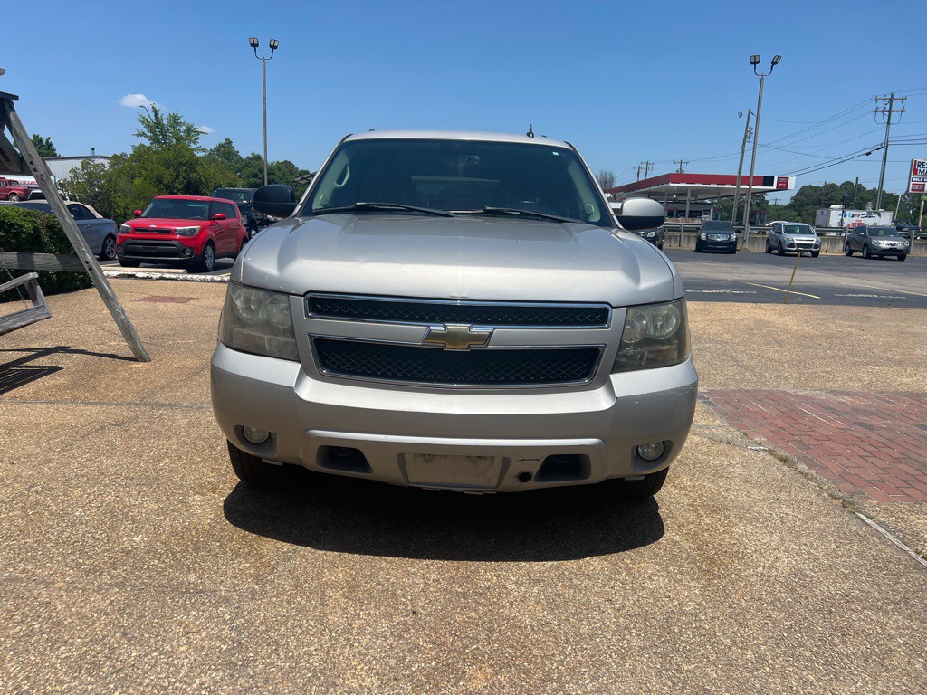 2007 Chevrolet Suburban Image 2