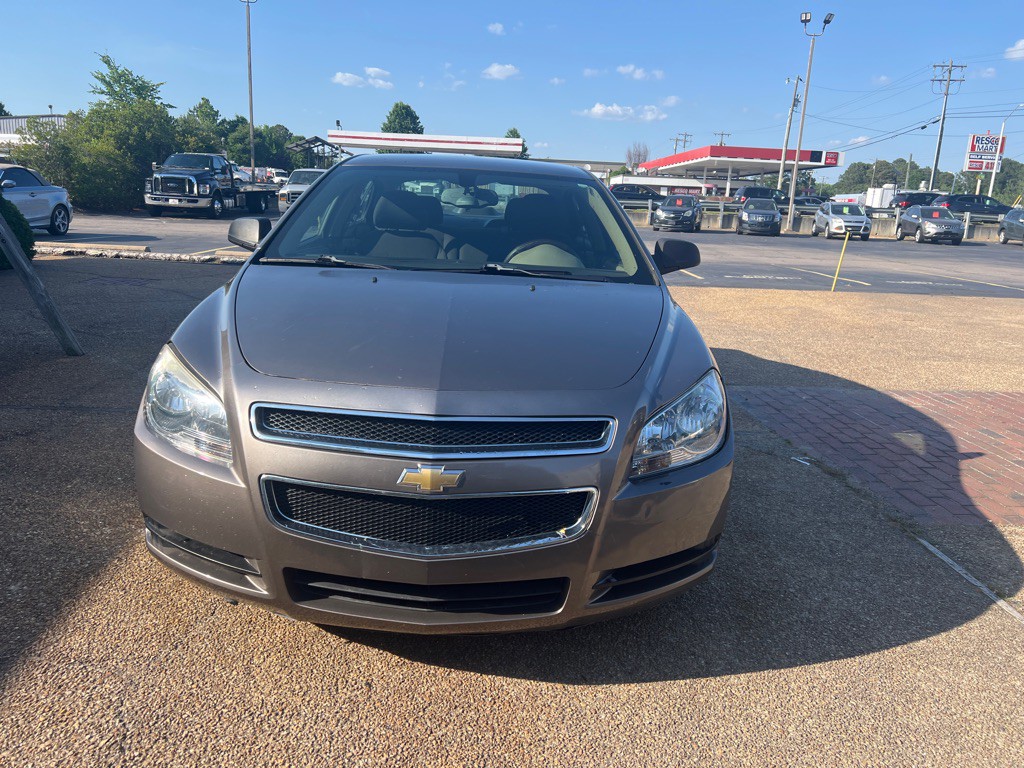 2012 Chevrolet Malibu Image 2