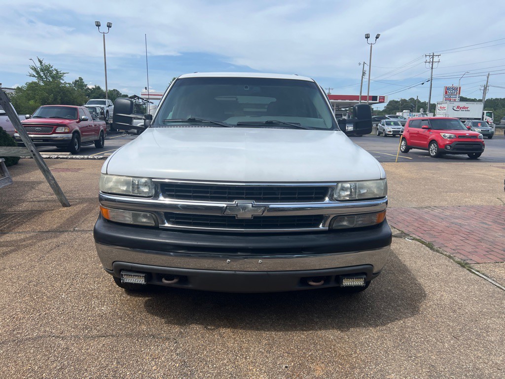 2000 Chevrolet Tahoe Image 2