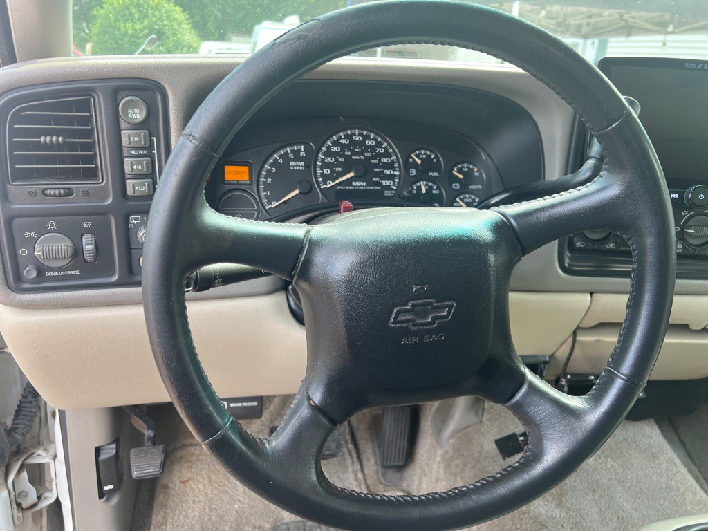 2000 Chevrolet Tahoe Image 12