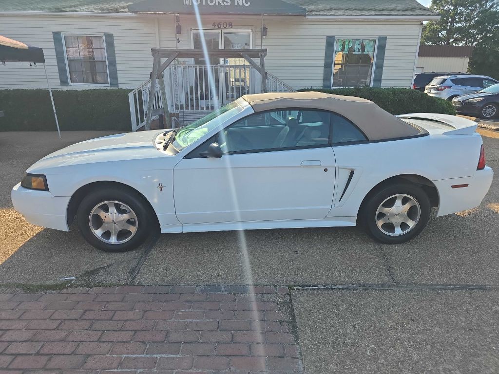2000 Ford Mustang Image 2