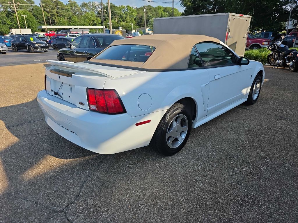 2000 Ford Mustang Image 5