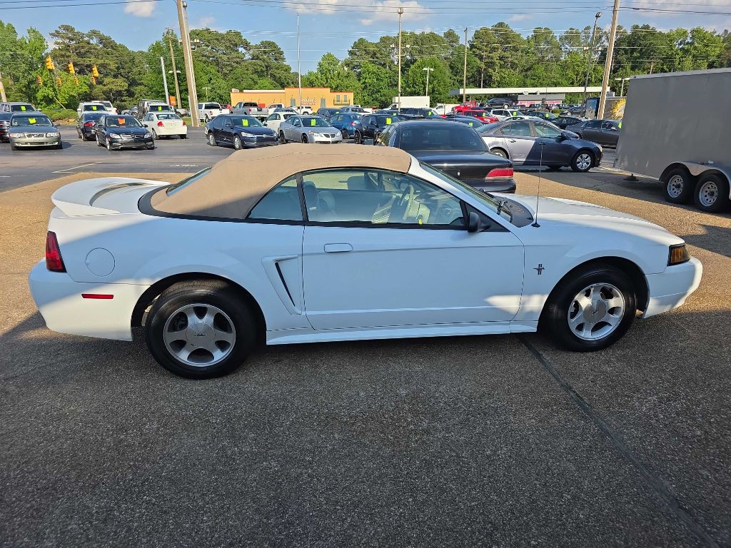 2000 Ford Mustang Image 6