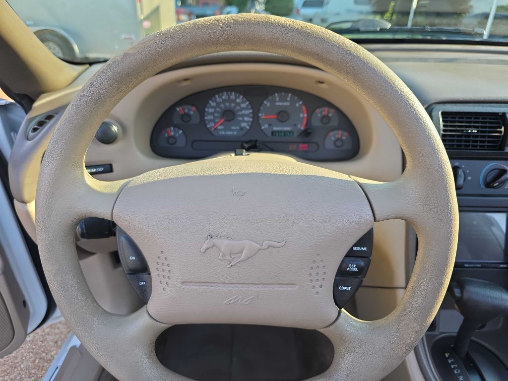 2000 Ford Mustang Image 11