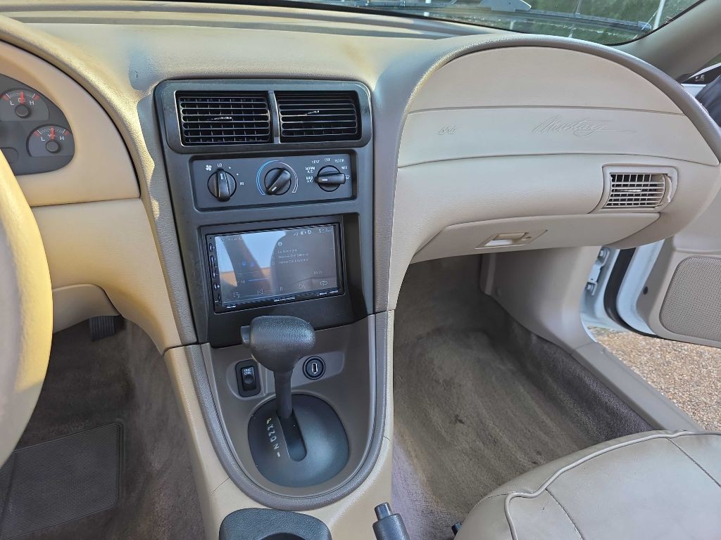 2000 Ford Mustang Image 12
