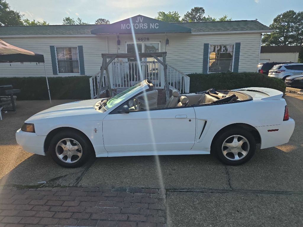 2000 Ford Mustang Image 13