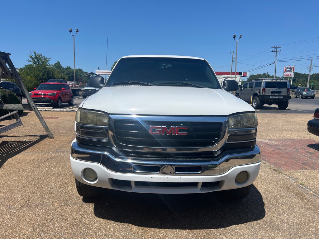 2004 GMC Sierra Image 2