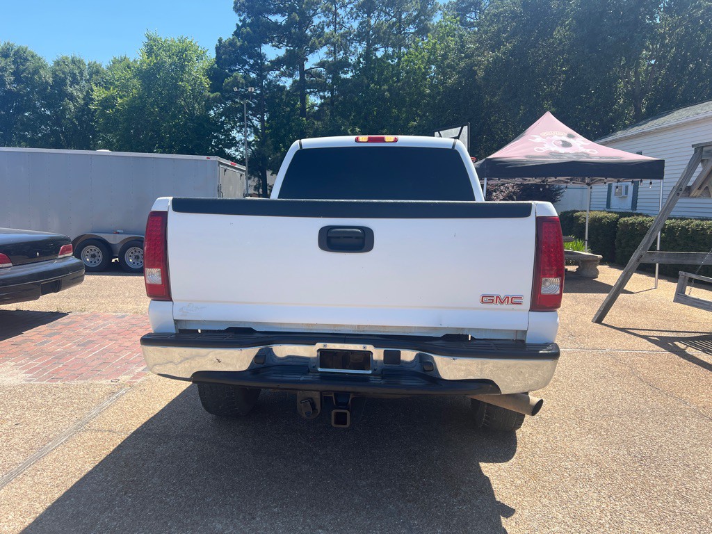 2004 GMC Sierra Image 6