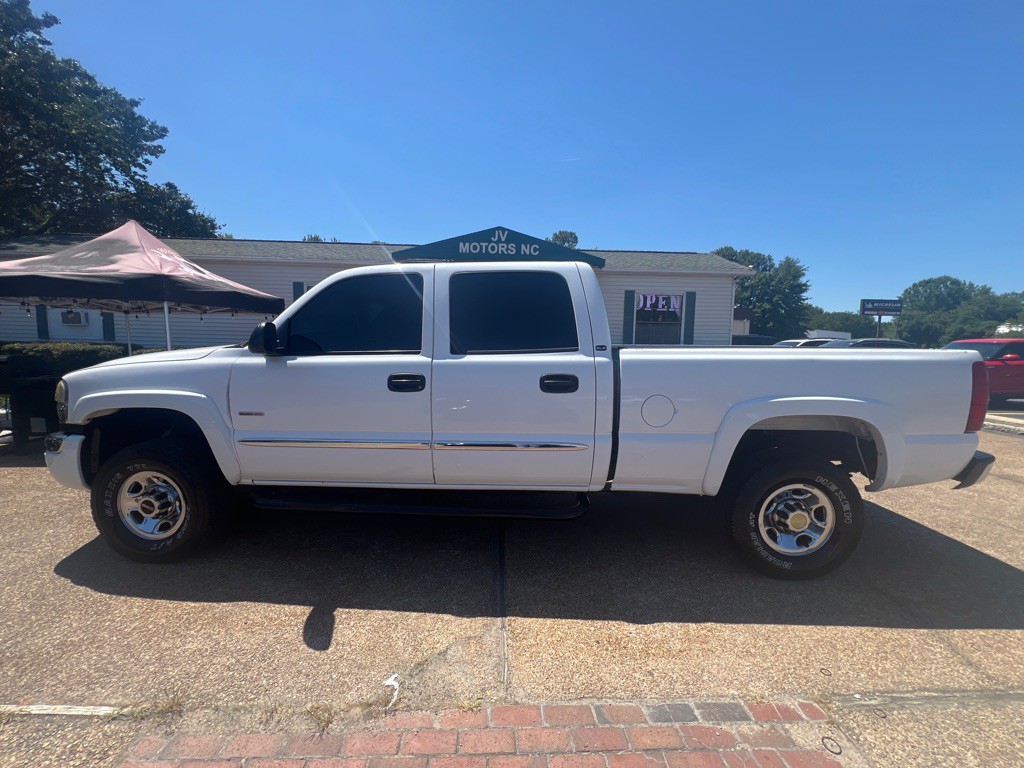 2004 GMC Sierra Image 8