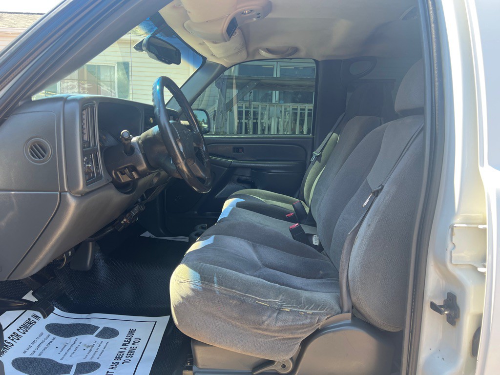 2004 GMC Sierra Image 10