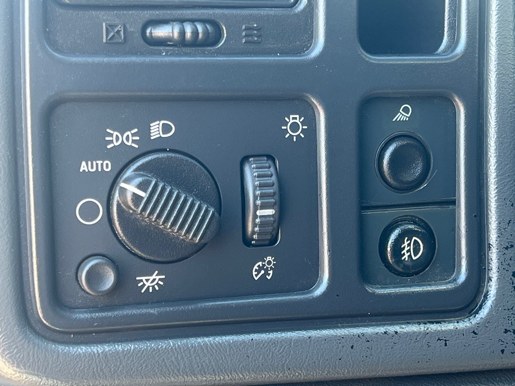 2004 GMC Sierra Image 11