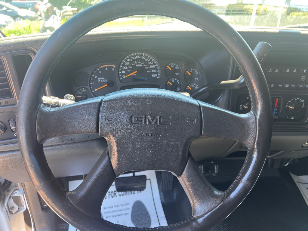 2004 GMC Sierra Image 12