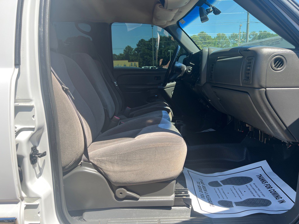 2004 GMC Sierra Image 21