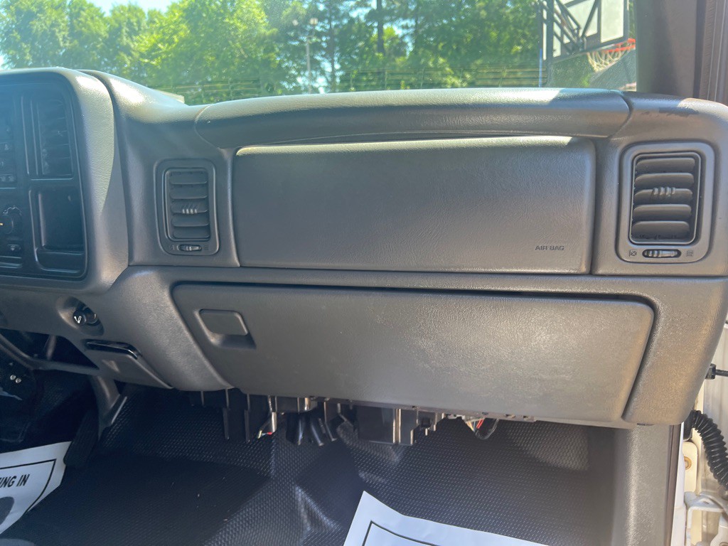 2004 GMC Sierra Image 22
