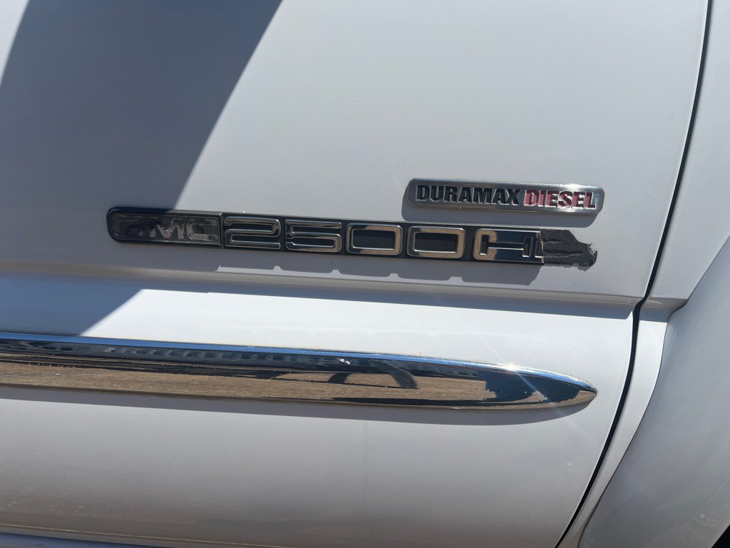 2004 GMC Sierra Image 23