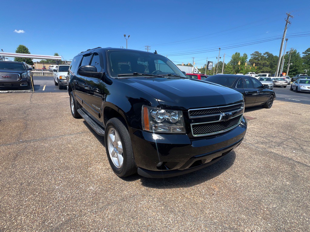 2013 Chevrolet Suburban Image 3