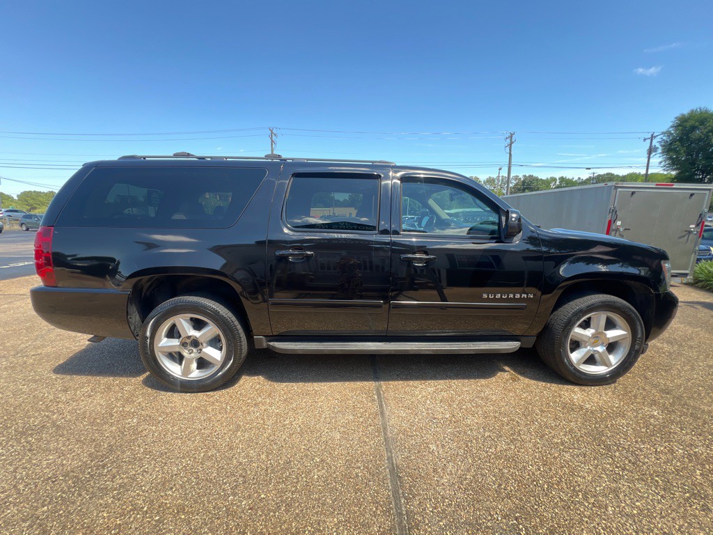2013 Chevrolet Suburban Image 4