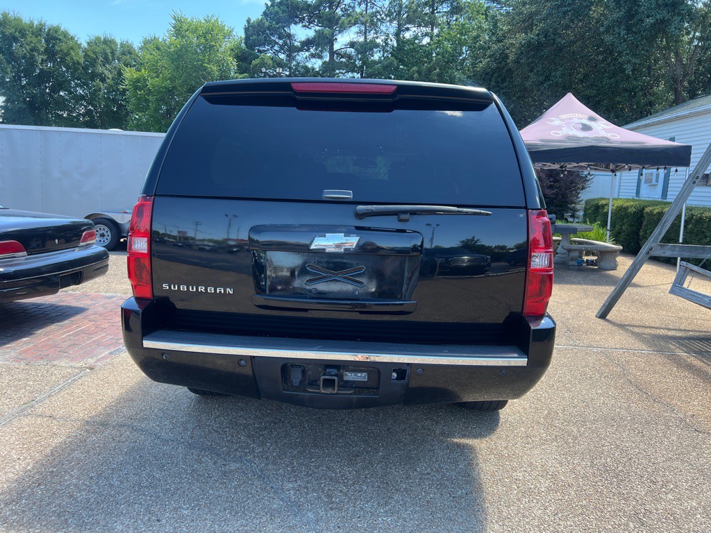 2013 Chevrolet Suburban Image 6