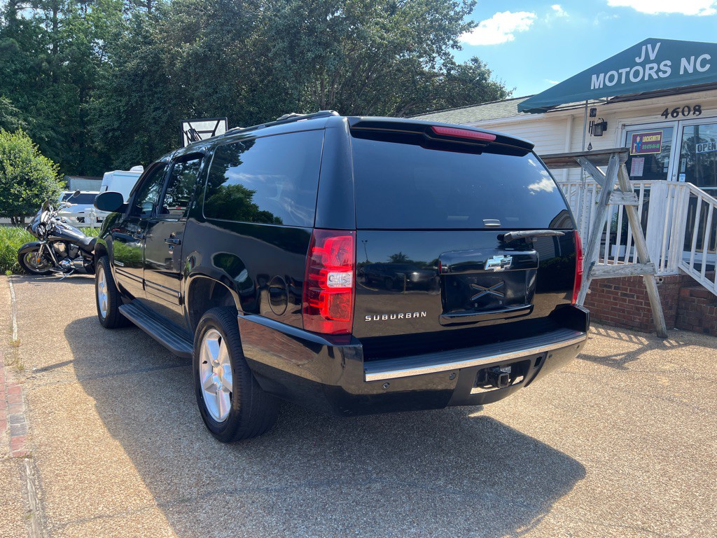 2013 Chevrolet Suburban Image 7