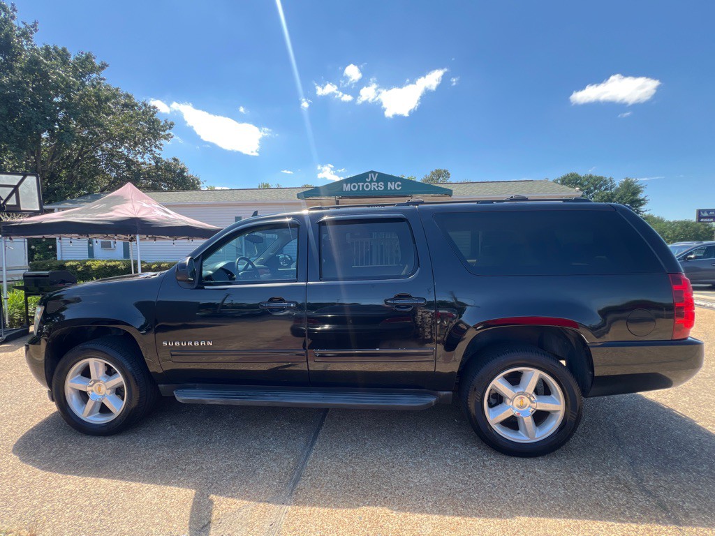 2013 Chevrolet Suburban Image 8