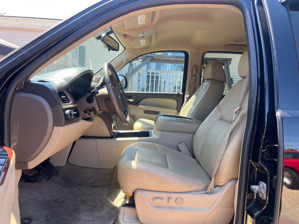 2013 Chevrolet Suburban Image 10