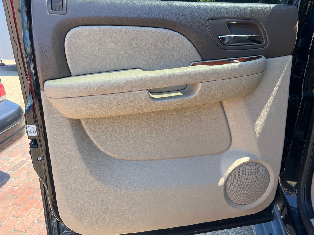 2013 Chevrolet Suburban Image 15