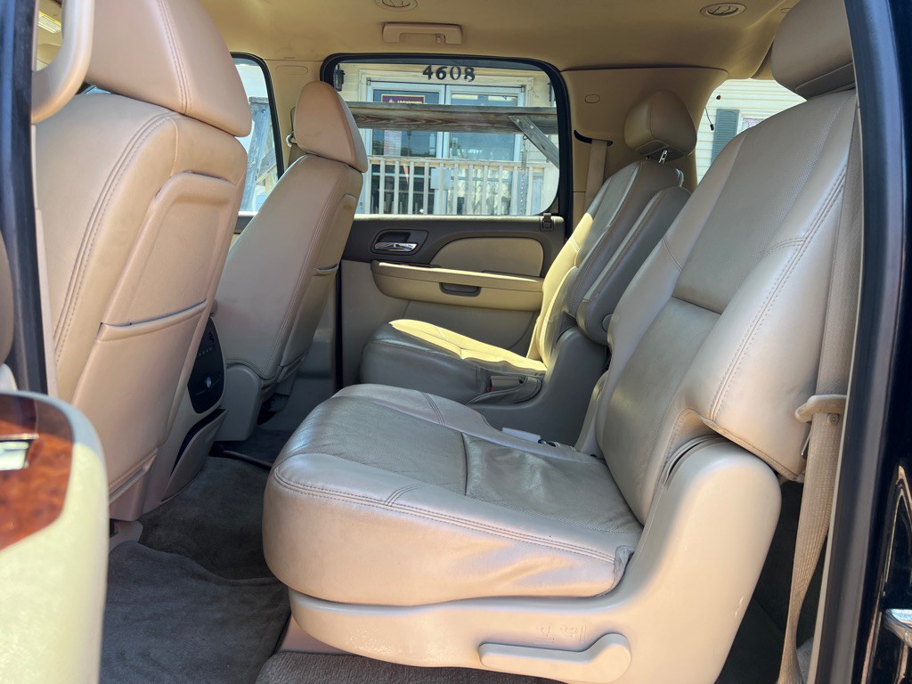 2013 Chevrolet Suburban Image 16