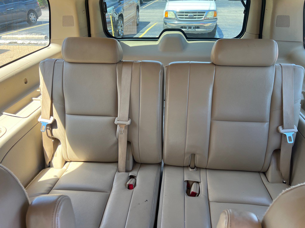 2013 Chevrolet Suburban Image 18