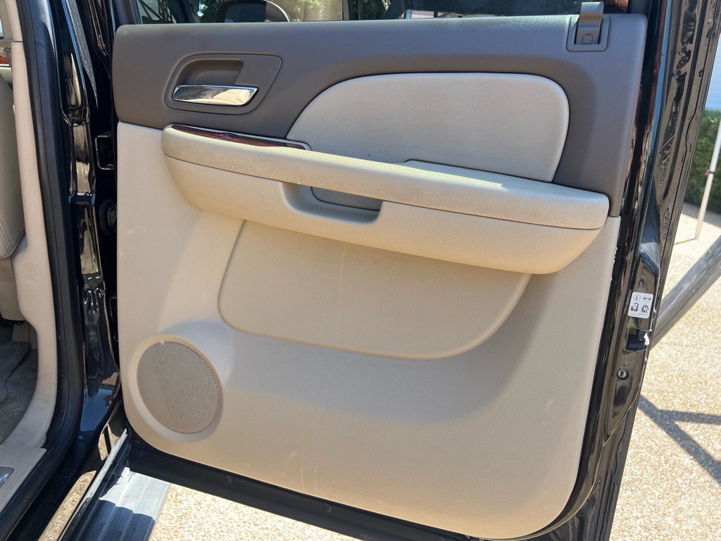 2013 Chevrolet Suburban Image 19